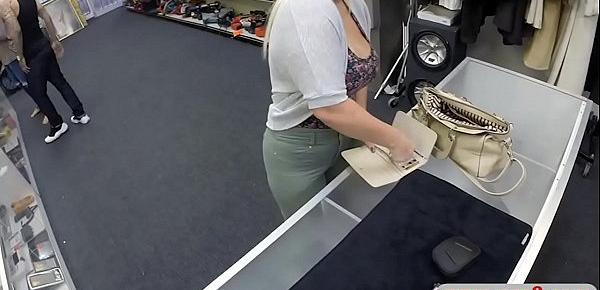  Phat ass woman gets nailed by pawn dude
